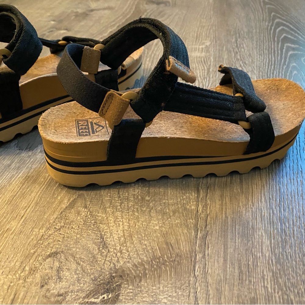 Reef cork platform sandals size 7 comfortable walk all day in.